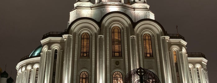 Храм Воскресения Христова и Новомучеников и исповедников Церкви Русской is one of Tempat yang Disukai Ruslan.