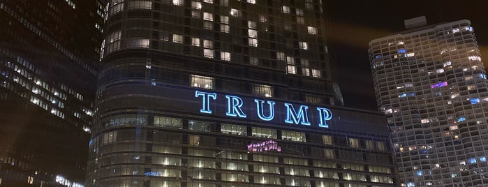 Trump International Hotel & Tower Chicago is one of Tempat yang Disimpan Manya.