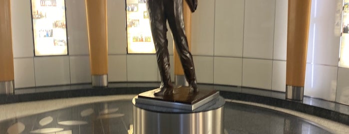 George H.W. Bush Statue "Winds of Change" is one of Lugares favoritos de Maria Jose.