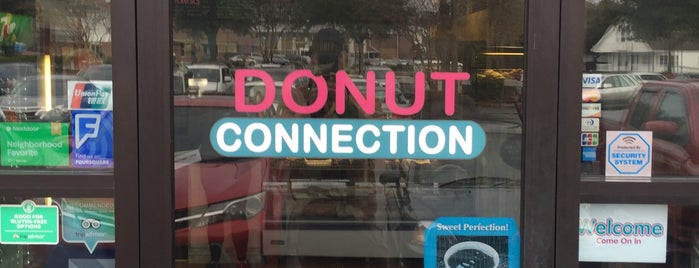 Donut Connection is one of สถานที่ที่บันทึกไว้ของ Courtney.
