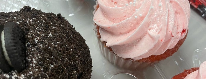 Cupcake and Things Bakery is one of OAHU TO DO LIST.