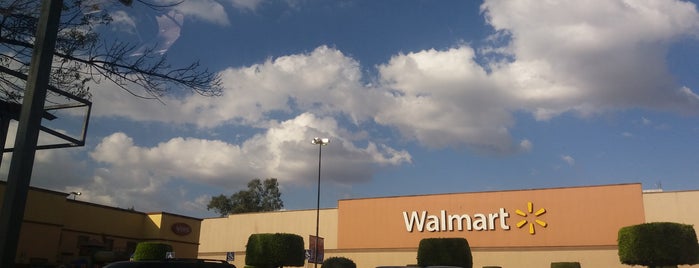Walmart is one of Lugares favoritoa.
