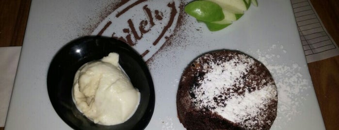 Dilek Pastanesi Cafe & Restaurant is one of Posti che sono piaciuti a Veysel.