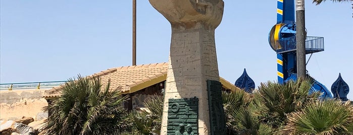 Monumento al Hombre del Mar is one of 巨像を求めて.