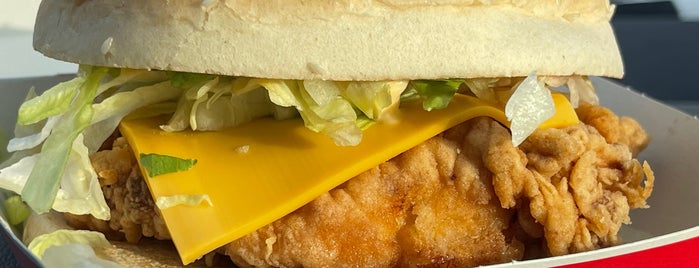 Kentucky Fried Chicken is one of Lugares guardados de Ozan.