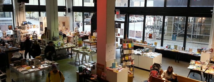 Powerhouse Arena is one of bookstores.
