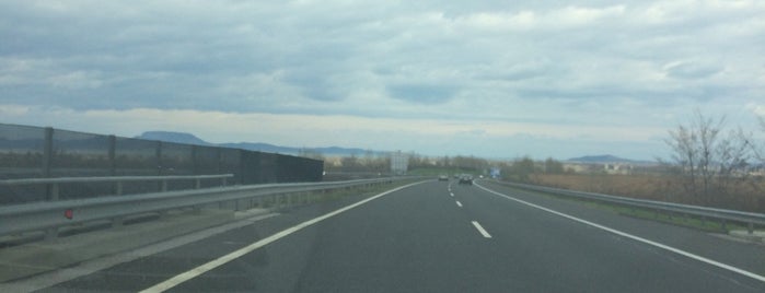 Nyugati övcsatorna híd (M7) is one of M7-es autópálya.