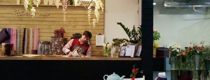 Flowers Cafe is one of Anton: сохраненные места.