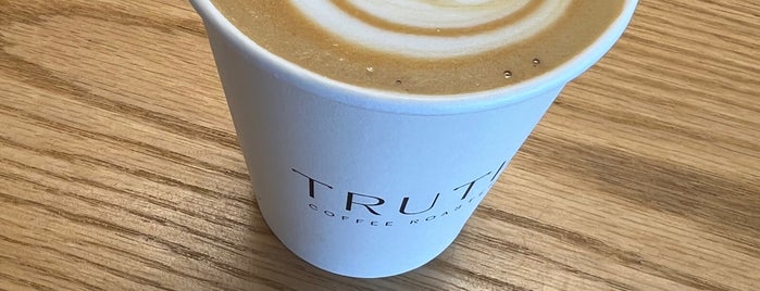 TRUTH Coffee Roastery is one of Locais curtidos por Hesham.