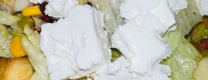 Salata is one of Lieux qui ont plu à Hesham.