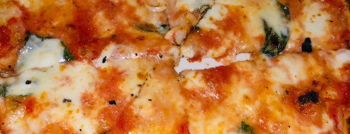 Finzione da Pizza is one of Locais curtidos por Hesham.