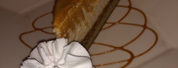 The Cheesecake Factory is one of Lugares favoritos de Hesham.
