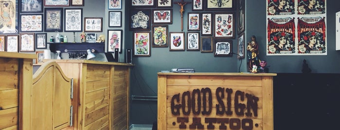 Good Sign Tattoo Studio is one of Tempat yang Disukai Anna.