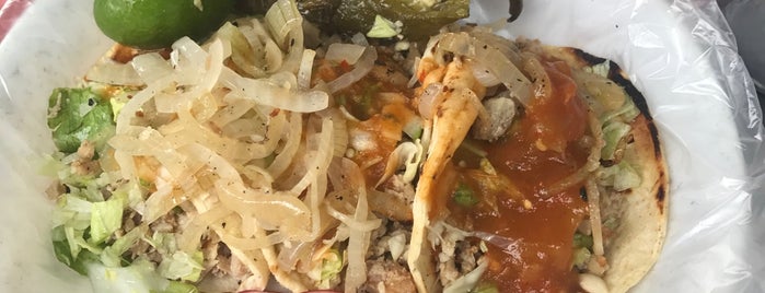 Tacos de la Prepa is one of Favoritos.