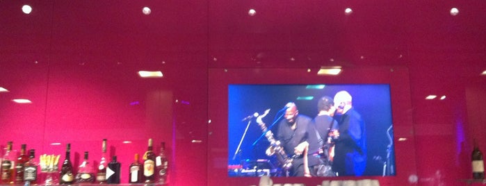 Montreux Jazz Cafe is one of Locais curtidos por muge.