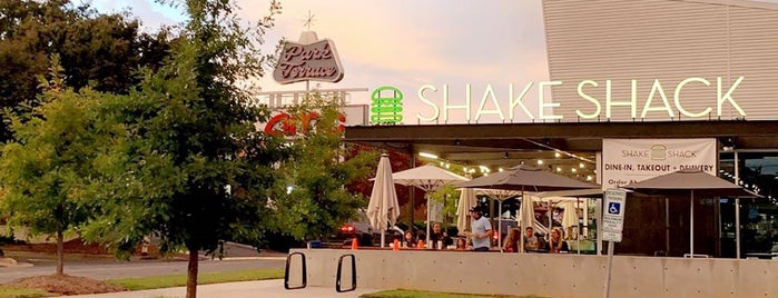 Shake Shack is one of Lieux qui ont plu à Kevin.