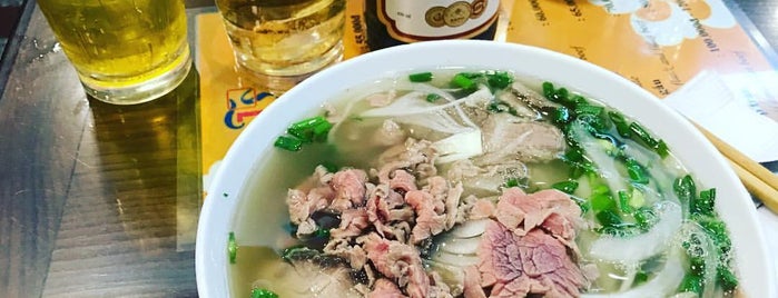 Phở 10 Lý Quốc Sư is one of Leahさんのお気に入りスポット.