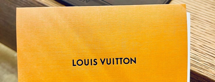 Louis Vuitton is one of สถานที่ที่ Sarah ถูกใจ.
