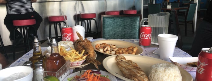 Heads or Tails Seafood is one of Lugares favoritos de Adolfo.