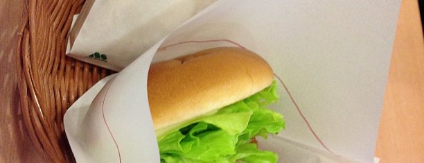 MOS Burger is one of 飲食店.