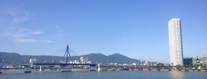 Cầu Sông Hàn (Han River Bridge) is one of Da nang.