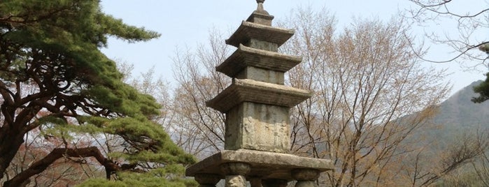 화엄사 is one of 한국 33 관음 성지 / Korean 33 Kannon Pilgrimage Sites.