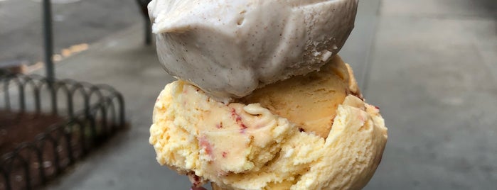 Emack & Bolio's Ice Cream is one of Lugares favoritos de Valerie.