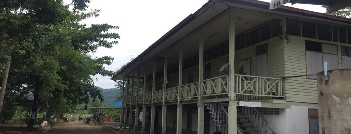 โรงเรียนบ้านโป่งวัวแดง is one of สถานที่ที่ Sopha ถูกใจ.