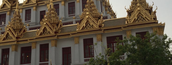 Wat Ratchanatdaram is one of Locais curtidos por Sopha.