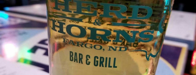 Herd & Horns Bar and Grill is one of Locais curtidos por Shamus.