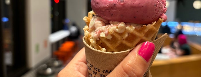Jeni’s Splendid Ice Creams is one of Snacks & shizz.