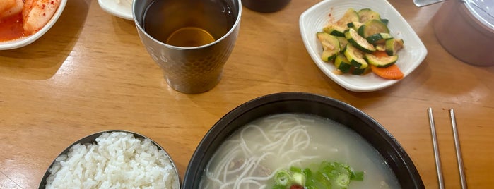 Gom Ba Woo is one of Washingtonian's Best Cheap Eats of 2016.