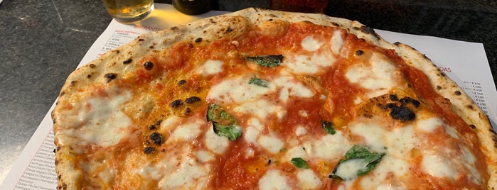 NAP Neapolitan Authentic Pizza is one of สถานที่ที่ Stacy ถูกใจ.