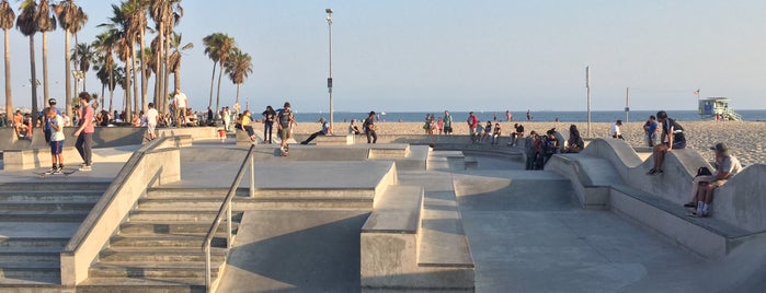 Venice Beach Skate Park is one of Tempat yang Disukai Stacy.
