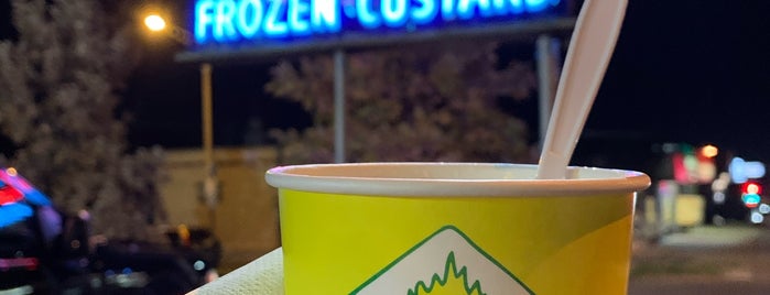 Ted Drewes Frozen Custard is one of Lugares favoritos de Stacy.