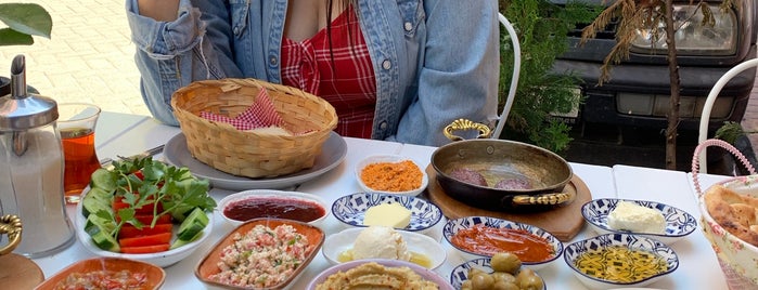 Doğacıyız Gourmet is one of Posti che sono piaciuti a Stacy.