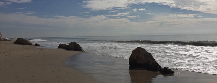Arroyo Burro Beach is one of Lugares favoritos de Stacy.