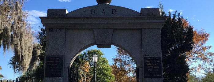 Colonial Park Cemetery is one of Stacyさんのお気に入りスポット.