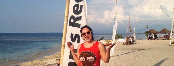 Han's Reef Beach Bar & Grill is one of Locais curtidos por Stacy.