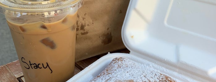Bebettes: A New Orleans Coffeehouse is one of Locais curtidos por Stacy.