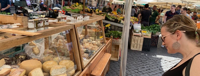 Campo de' Fiori is one of Stacyさんのお気に入りスポット.