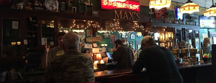 Max's Tavern is one of Tempat yang Disukai Stacy.