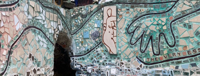 Philadelphia's Magic Gardens is one of Stacyさんのお気に入りスポット.
