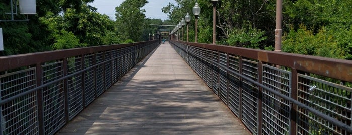Riverfront Heritage Trail is one of Lieux qui ont plu à Kelsey.