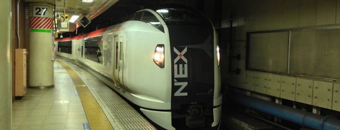 Sobu Underground Platforms 3-4 is one of 横須賀線.