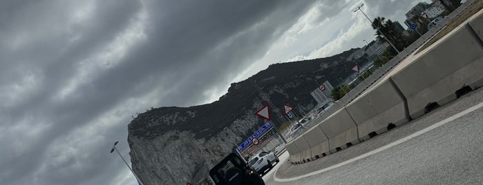 Gibraltar/Spain Border Crossing is one of Tempat yang Disukai Sabrina.