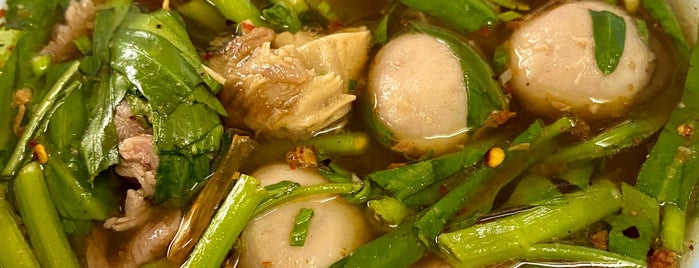 เชลล์โภชนา is one of Beef Noodles.bkk.