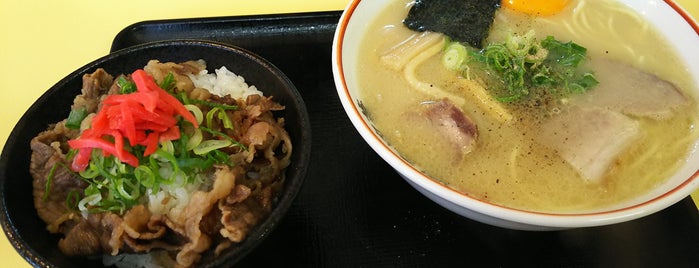 岡本中華 鴨島店 is one of 徳島ラーメン 中華そば.