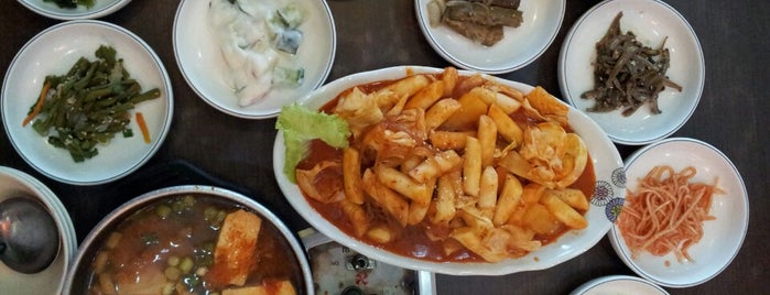 Nak Won Korean Restaurant is one of สถานที่ที่ William ถูกใจ.