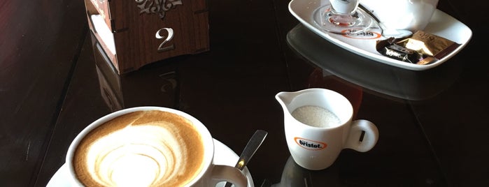 Ghahvechi Café | کافه قهوه چی is one of تمام کافه های مشهد.
